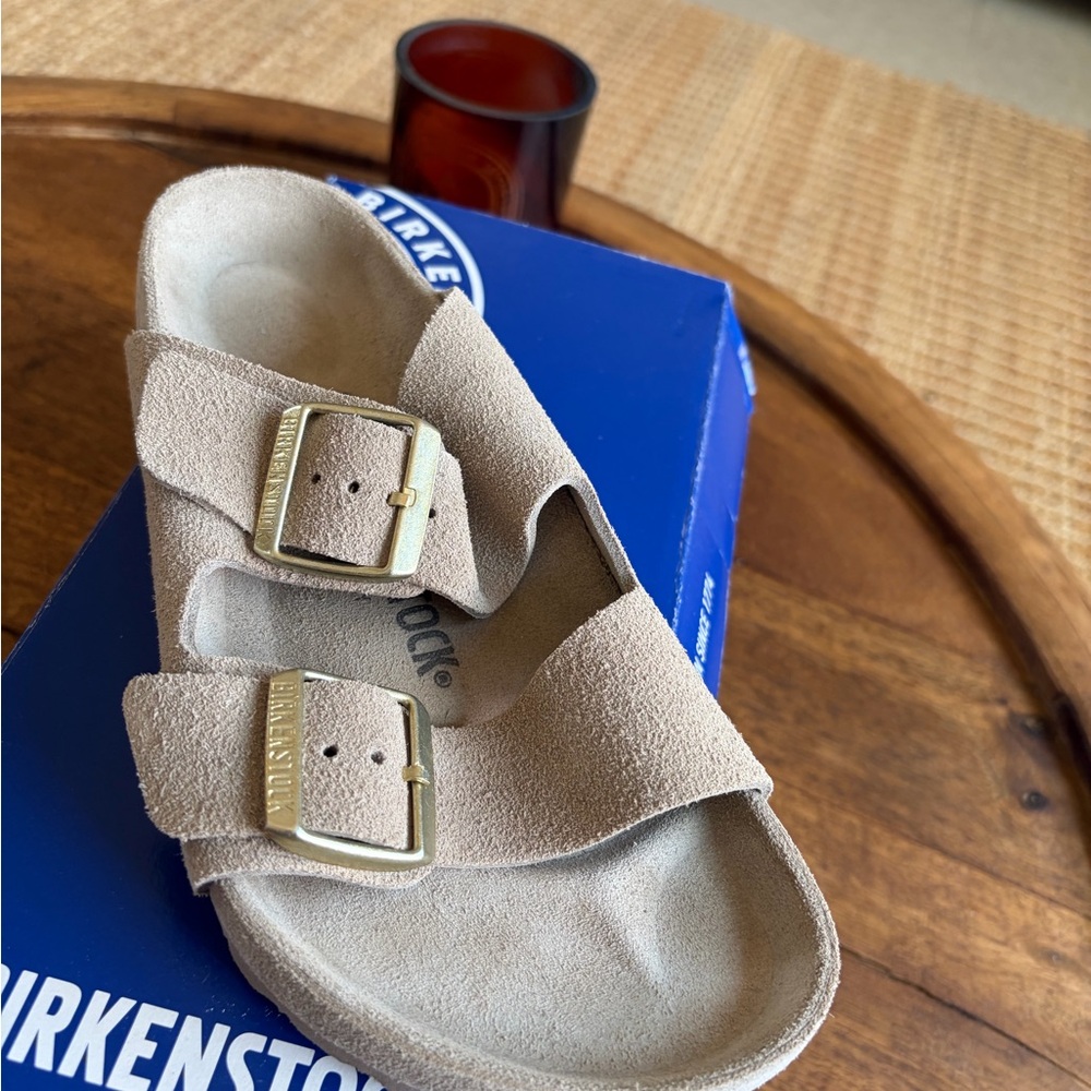 Birkenstock Arizona sandal. New! European size 38. Color taube not tan. Taube! - Picture 4 of 10
